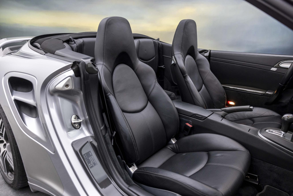 54796308-2.jpg